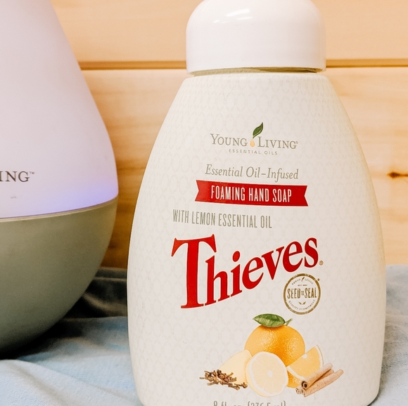 Thieves Handsoap WITHOUT Pump - Picture 2 of 2